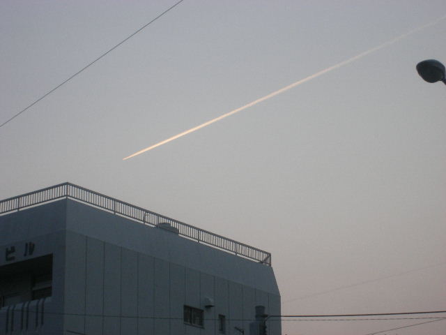 ufo-in-the-sky-by-howard-ahner-in-nobeoka-april-27-09.jpg